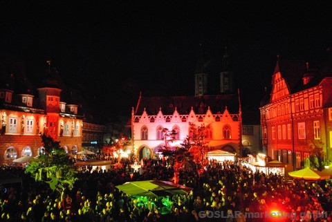 Walpurgis, Blick auf Marktplatz mit Rathaus