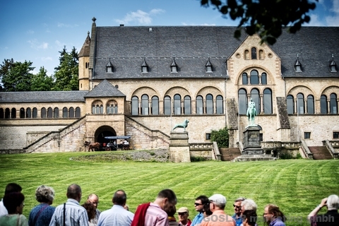 Stadtführung vor der Kaiserpfalz